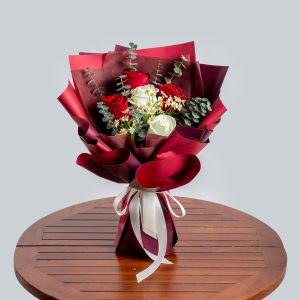 Best Red Romance Rose Bouquet - White Red Romance Rose Bouquet at Prince Flower Shop