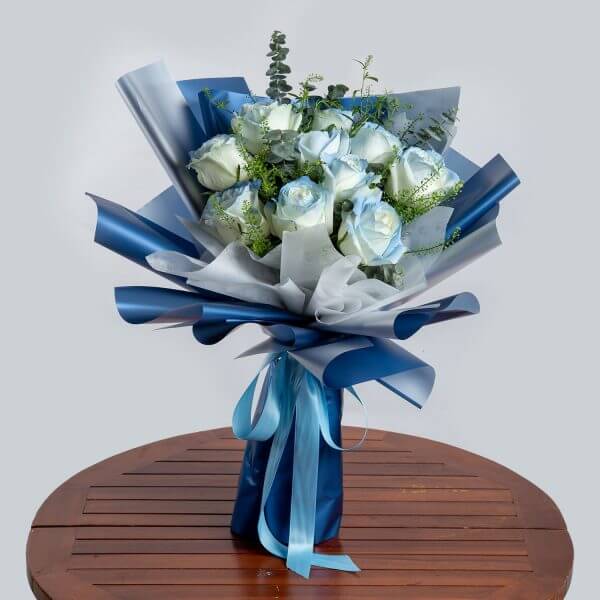 Special blue white rose bouquet