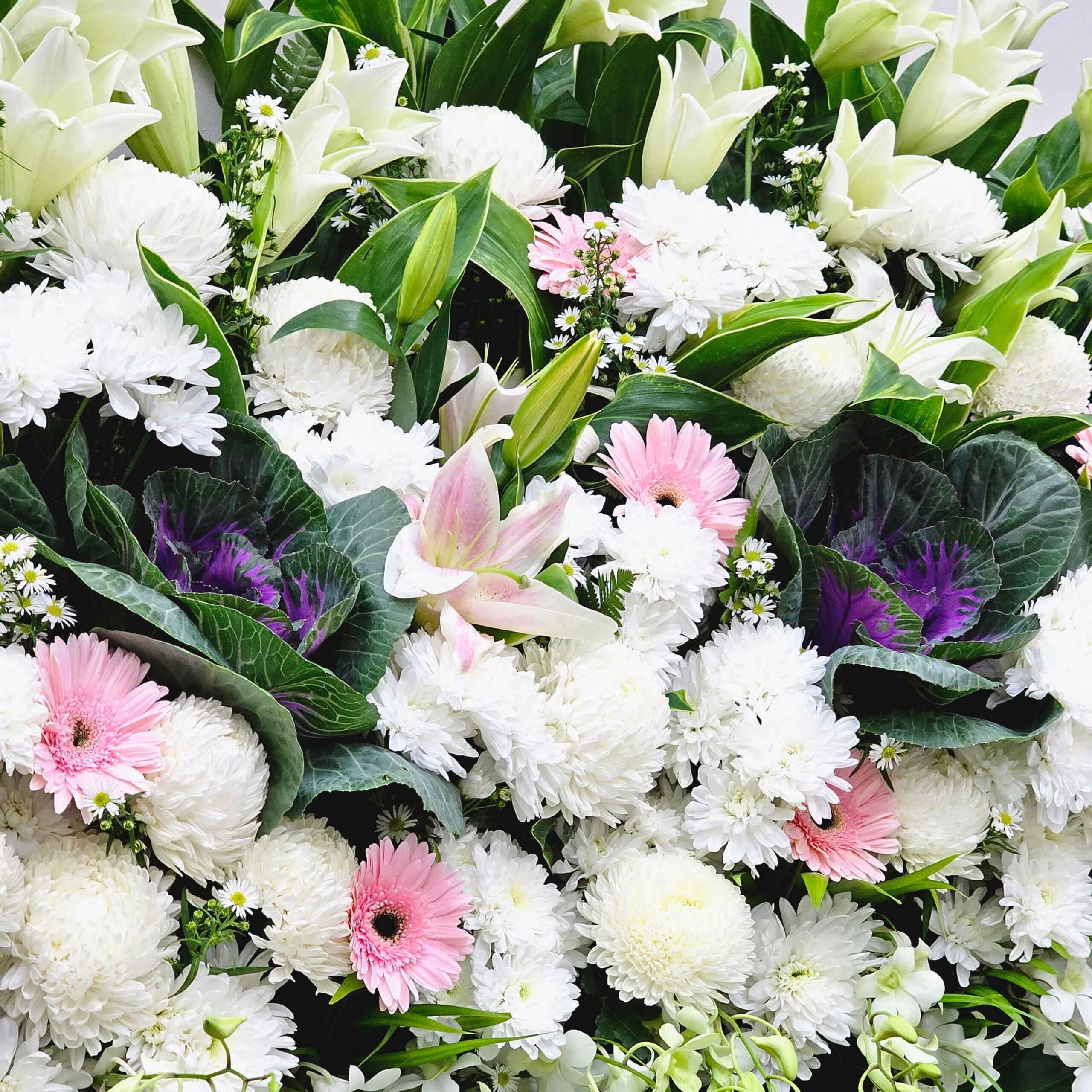 Condolence Flowers Grand Gratitude